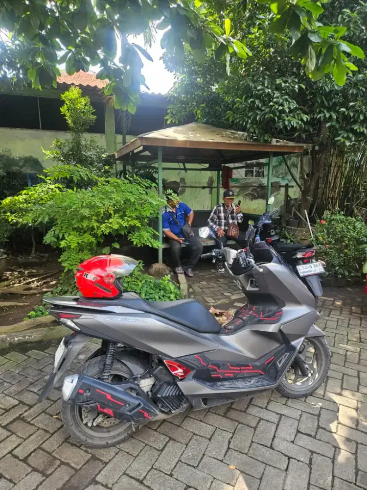 PCX 160 2025 warna silver