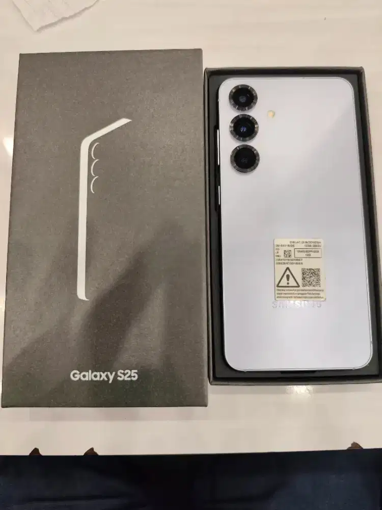 Samsung S25 12/256gb