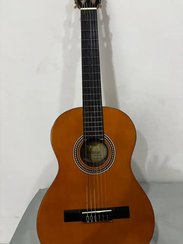 Dijual Gitar Merk Valencia 3/4 model V203 Original (Beli di gramedia)