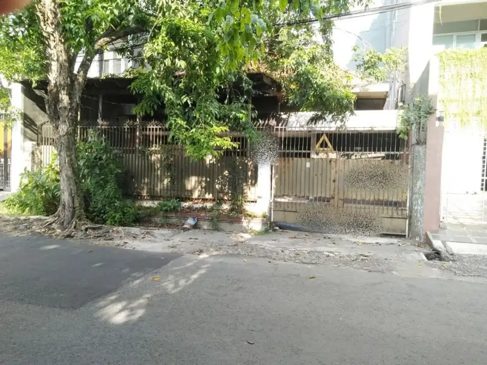 Dijual Rumah di Embong Cerme tengah kota