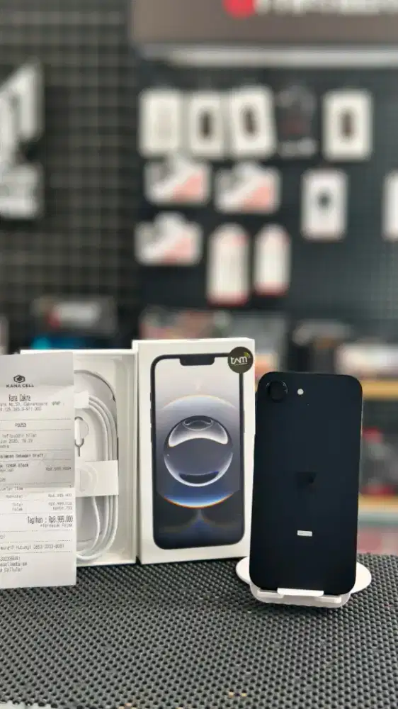 Iphone 16e Black 128 GB Open Box