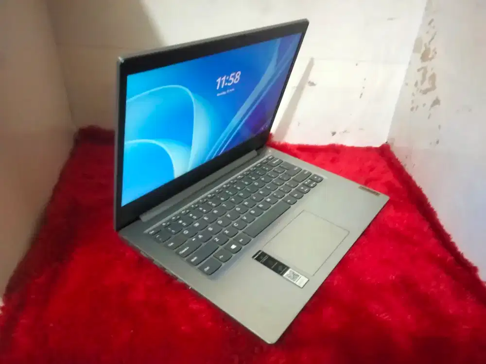 Lenovo ip slim3/AMD 3020E/RAM 4gb/SSD256gb /vga AMD RADEON/siap pake