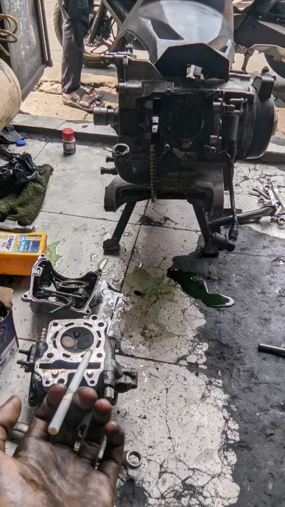 Jasa service motor matic atau manual