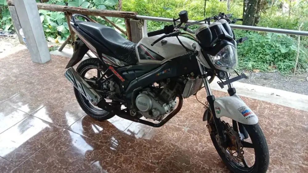 Di Jual Motor Yamaha Vixion 2012 Plat B Warna Hitam Putih.