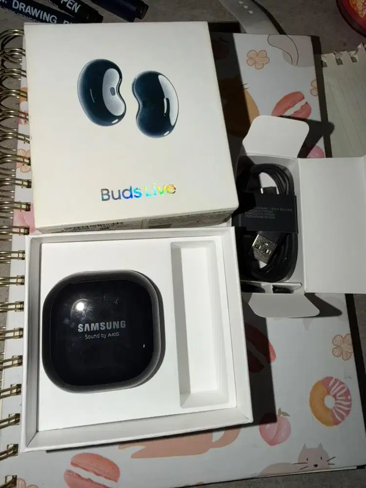 Buds live samsung preloved