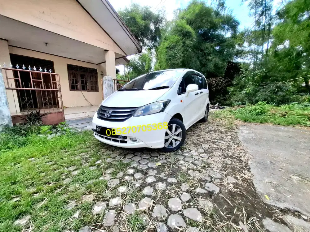 Dp 9jt Honda Freed PSD E AT Matic Putih 2010