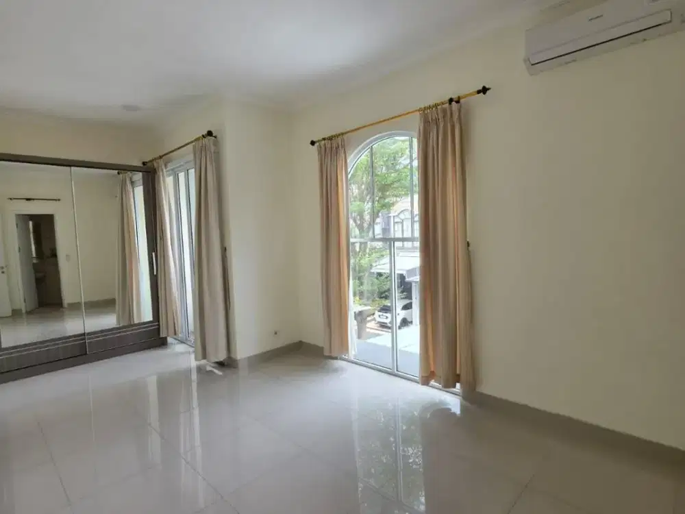 Disewakan Rumah 2 Lantai Lebar 8 Siap Huni Cluster Laseine, Cakung, Jakarta Timur, 029