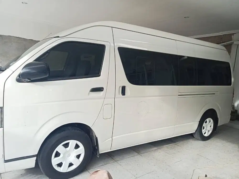 Dijual HIACE COMMUTER tahun 2016 Plat B warna putih KM 175 RB