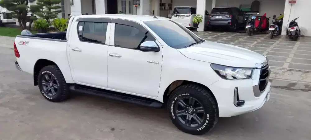 TOYOTA HILUX D-CAB 4x4 G M/T 2023