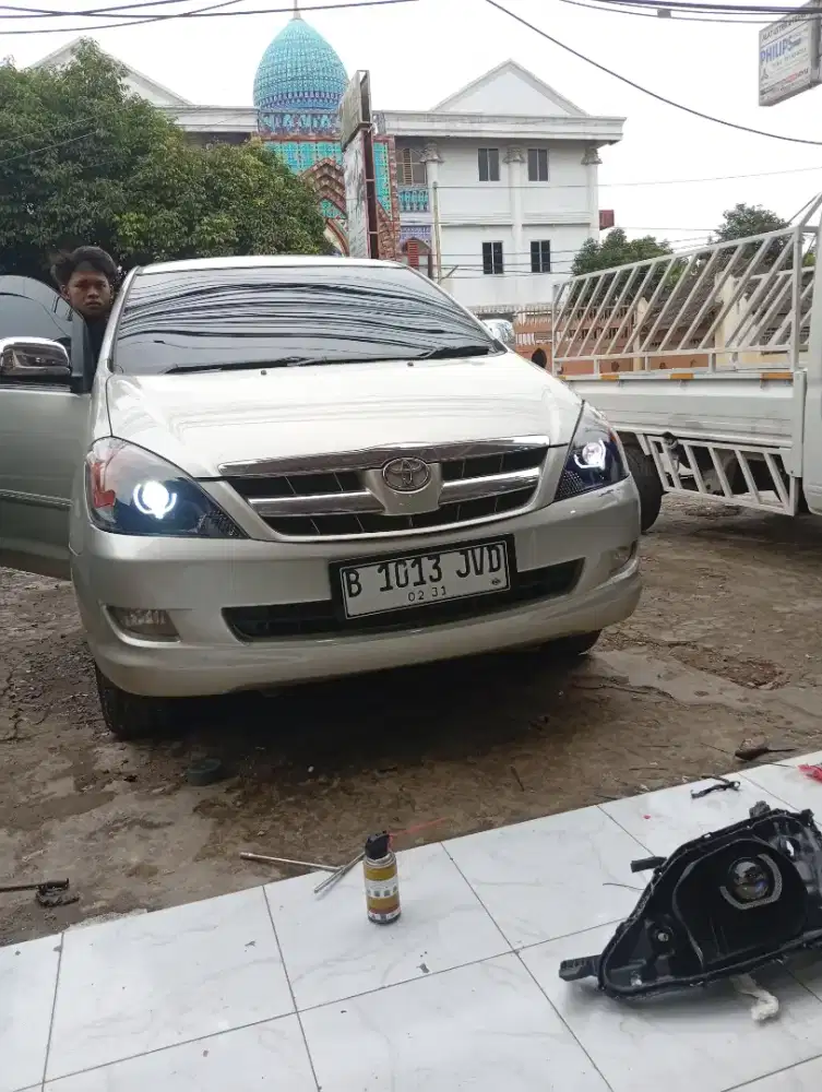 Kijang innova v 2005
