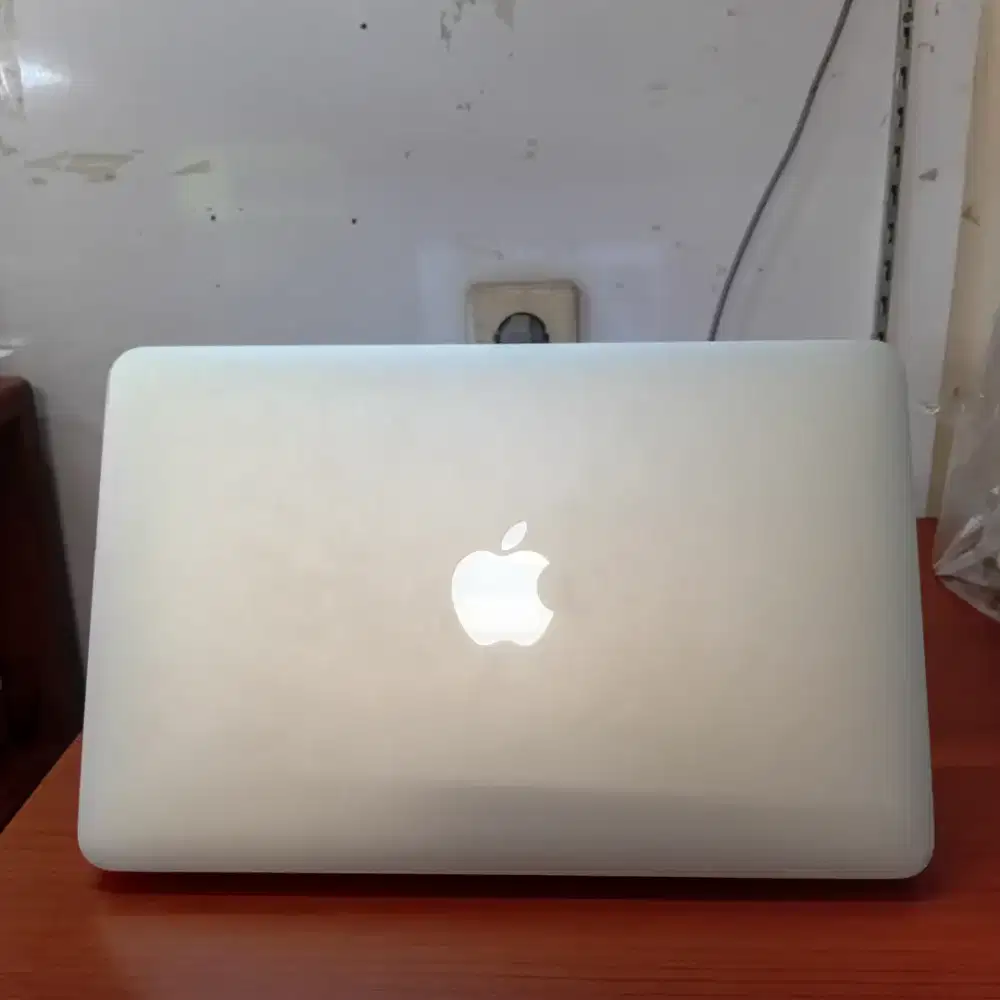 Di jual macbook Air