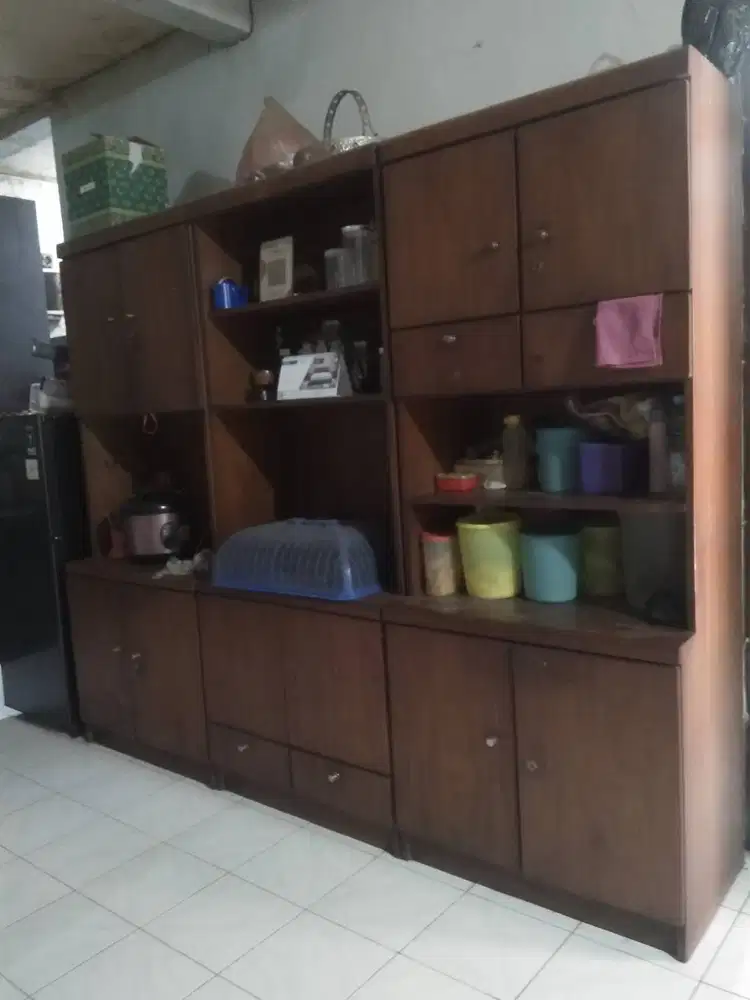 Lemari jati pajangan susun 3