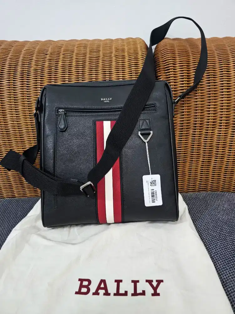 Brand new Bally Mecoy Crossbody original Black