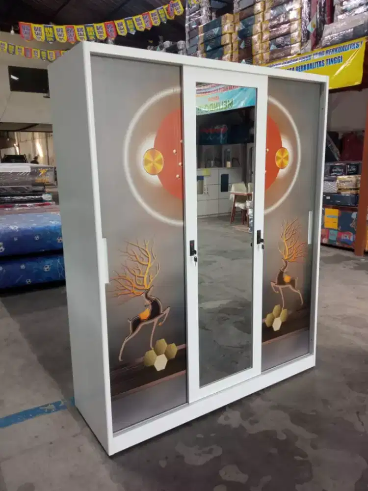 Lemari besi 3 pintu