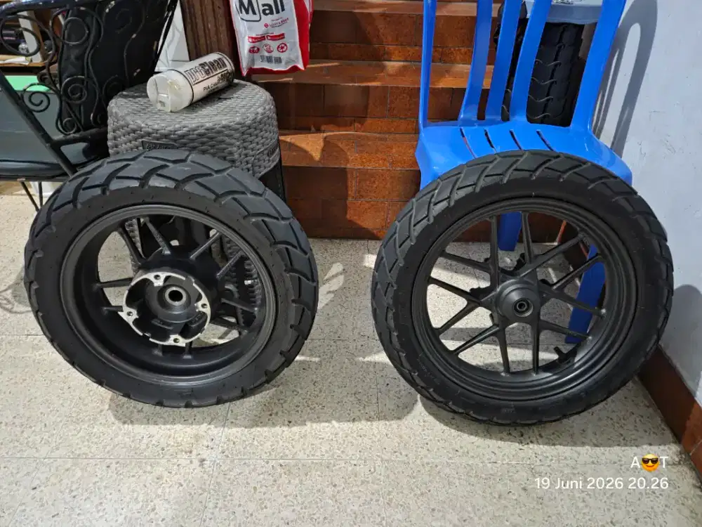 Velg dan ban bawaan Honda ADV 160 tahun 2025