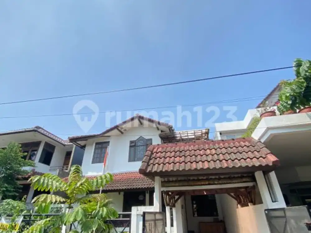 Rumah 2 Lantai Dalam Komplek Strategis Dekat Ke Mrt Lebak Bulus