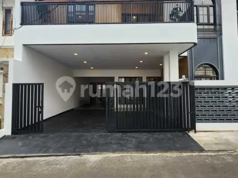 Rumah Siap Huni Modern Mewah 2,5 Lantai di Ampera Jakarta Selatan