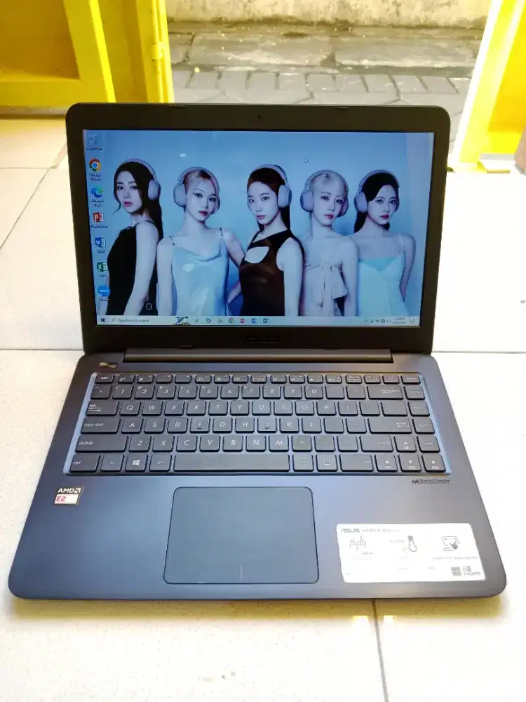B.U Laptop Secon Asus Slim Ringan Mulus Normal Siap Pakai