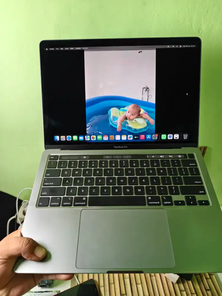 Macbook Pro 8/256 2020 i5