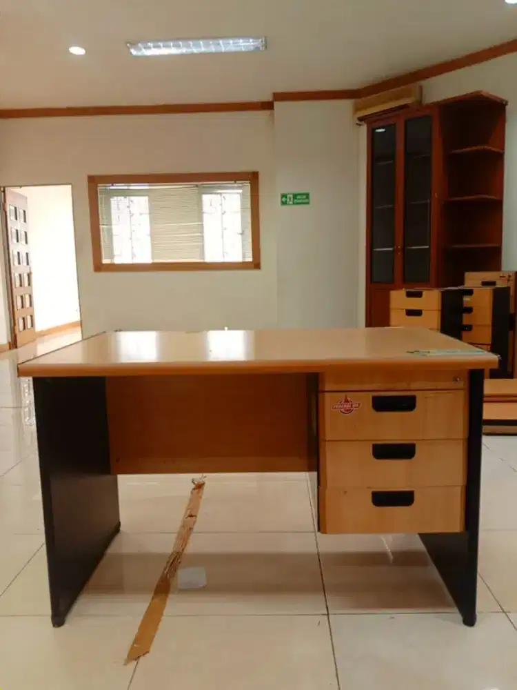Meja Kerja 1/2 Biro HIGHPOINT