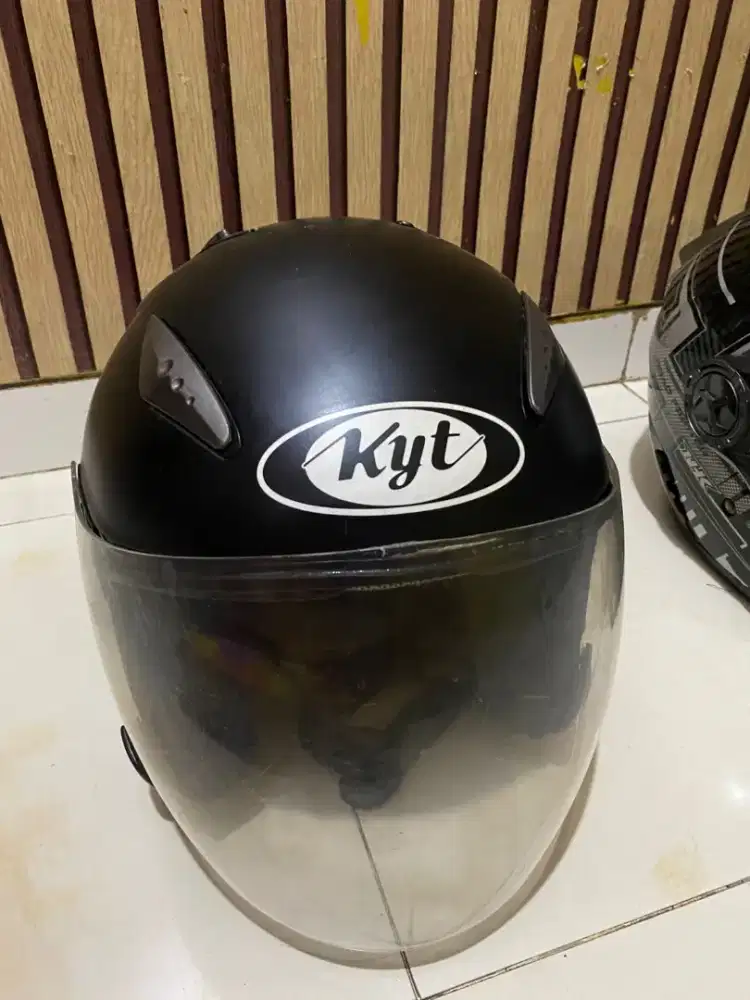 Helm kyt dijual bu