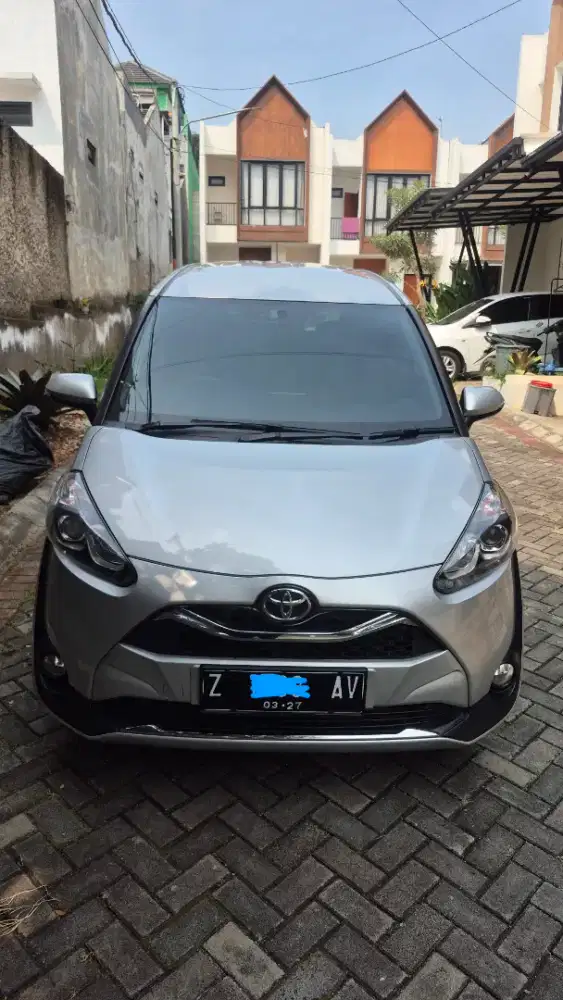 Toyota Sienta V 1.5 AT 2021 Silver km 32 ribuan