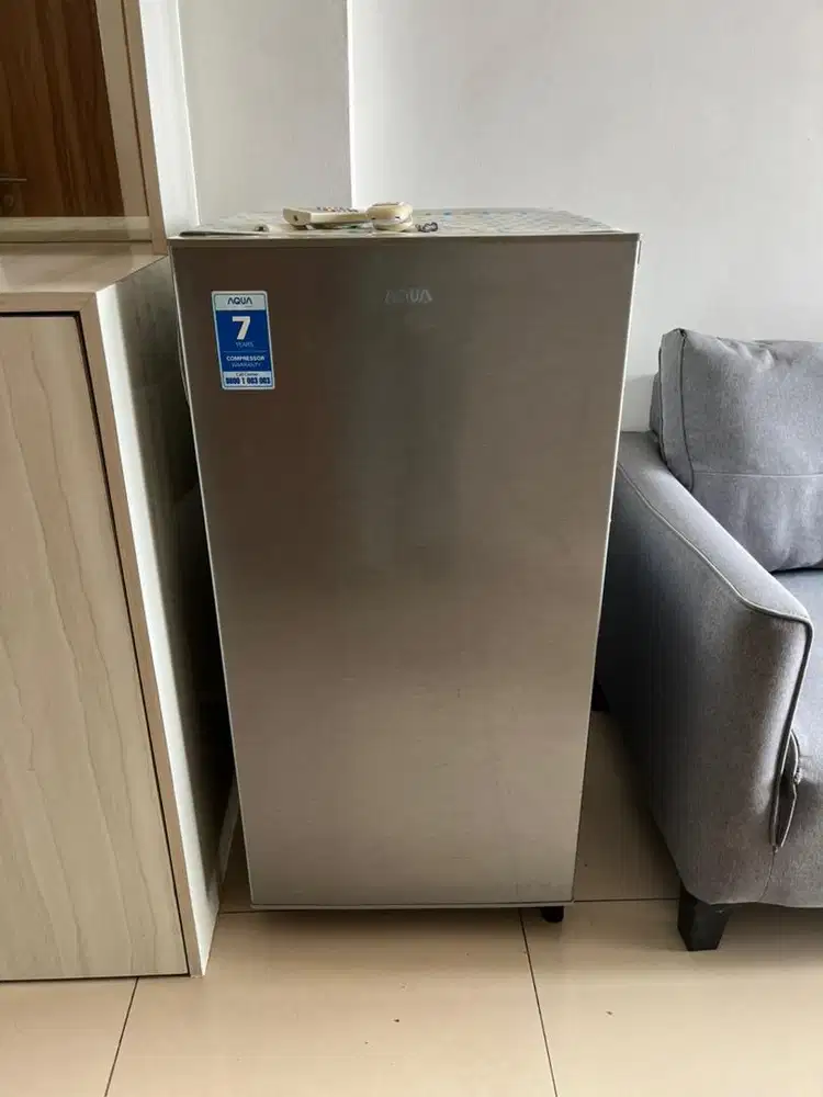 Di jual kulkas bekas merek aqua