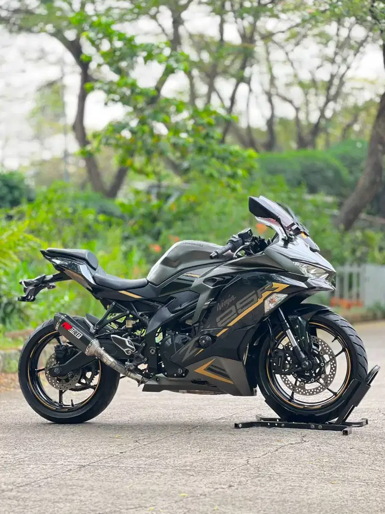 KAWASAKI ZX25R ABS GREY 2022 KM 9K PAJAK PANJANG LIKE NEW