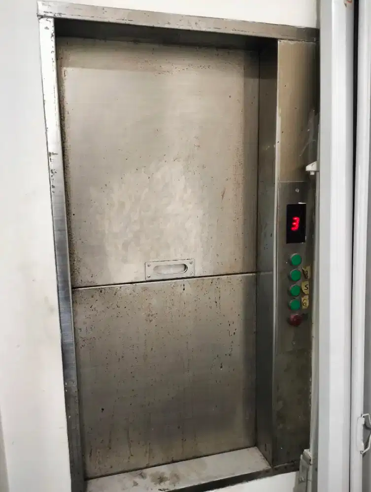Dumbwaiter 4lt kondisi 90%