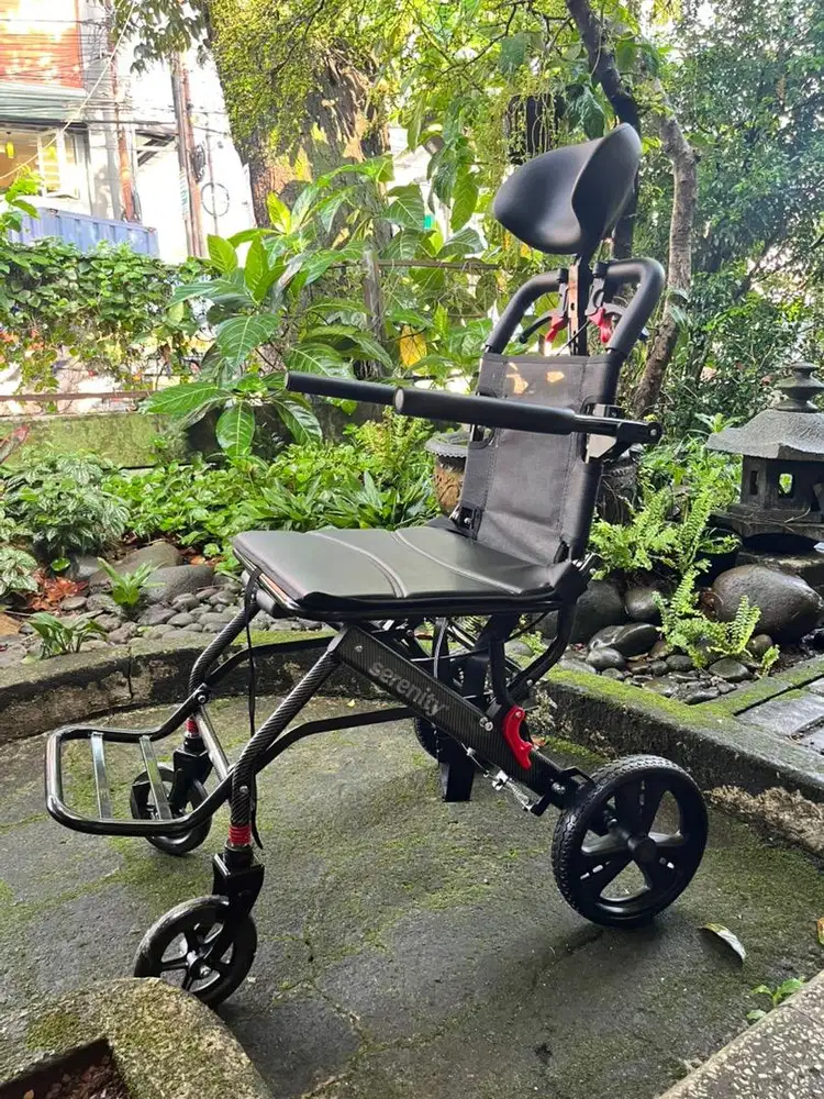 Kursi roda lipat baru satu kali pake