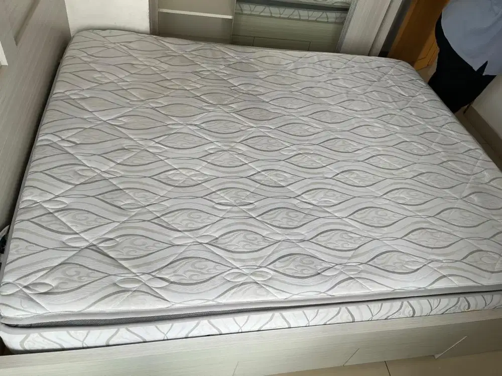 Jual dua kasur bekas layak pakai