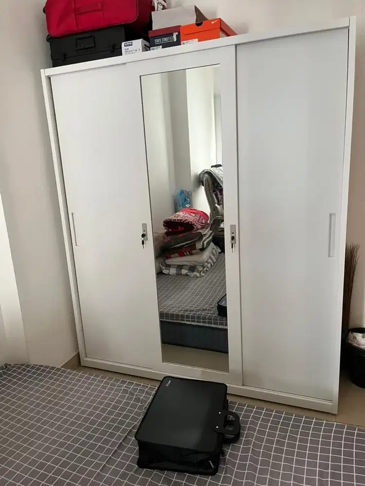 Jual lemari tiga pintu merek pira