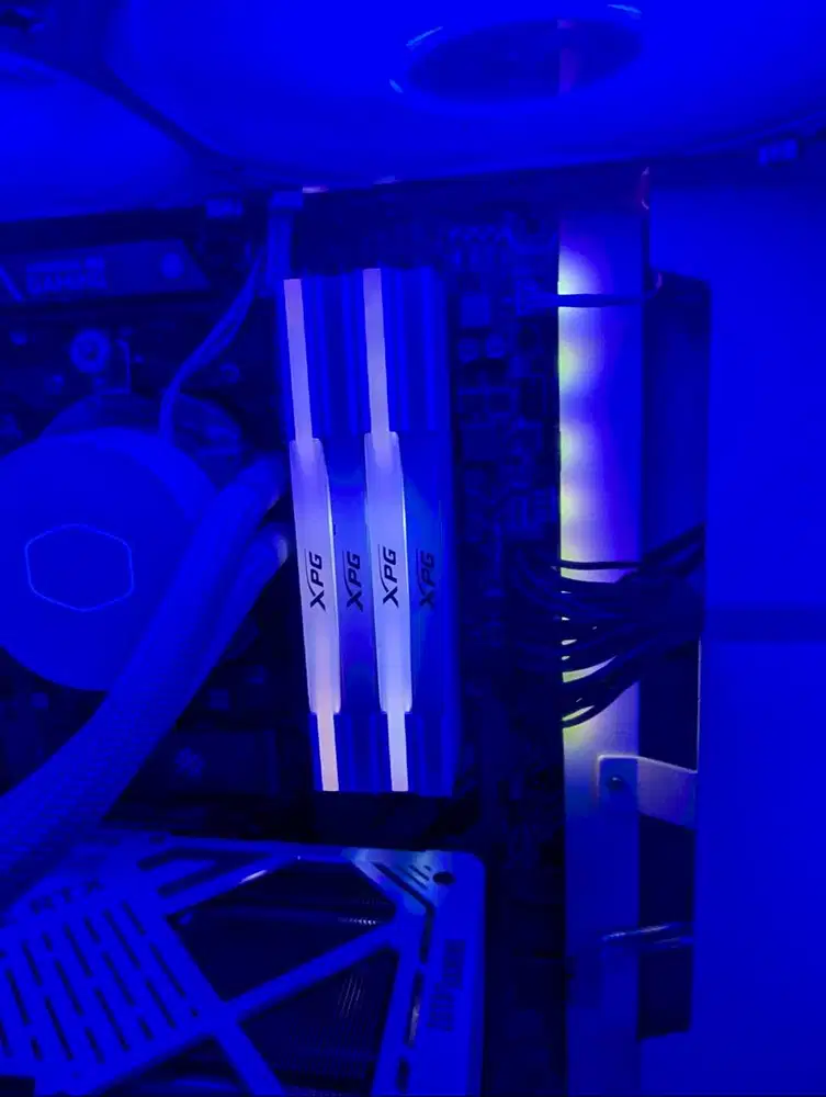 ADATA XPG D50 RAM PC DDR4 2x8 16GB White cabutan pc pribadi