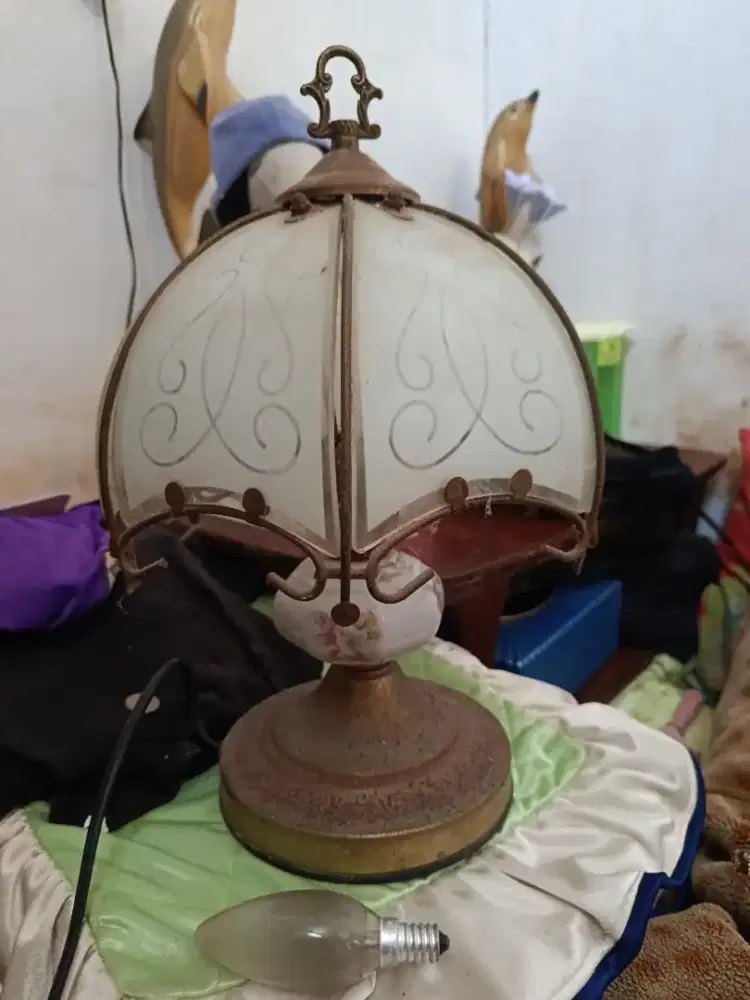 Lampu meja tidur vintage