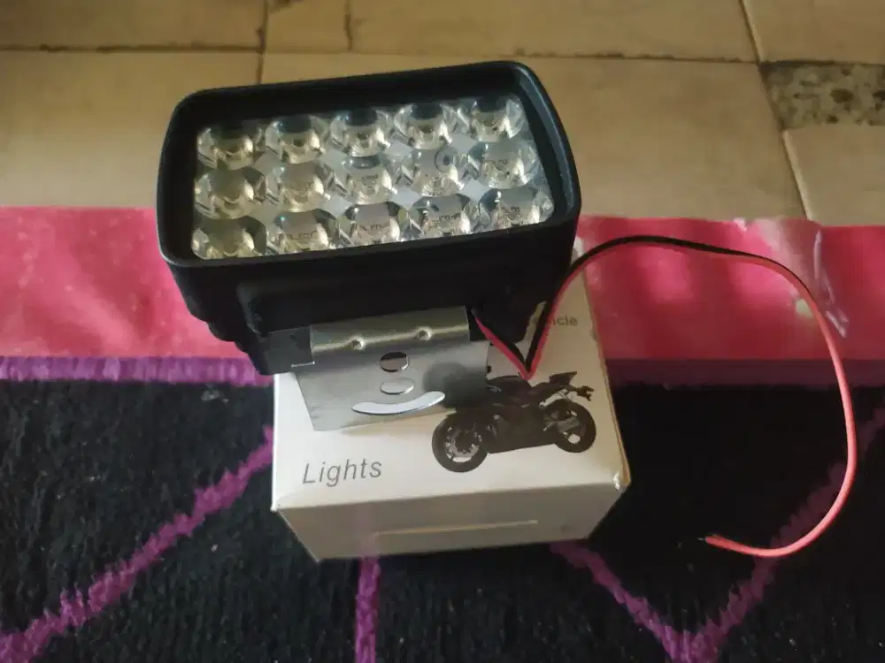 Lampu LED tembak variasi motor