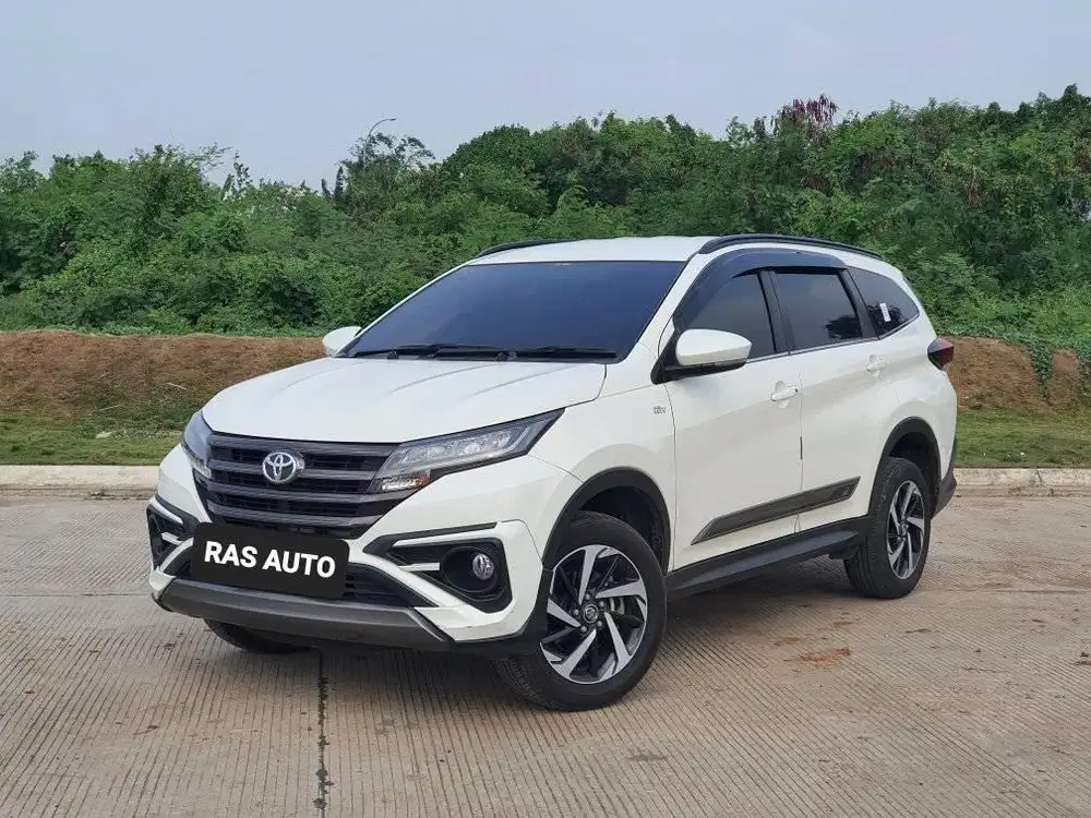 SIAP PAKAI!!  Toyota Rush 1.5 GR Sport AT 2024 Putih