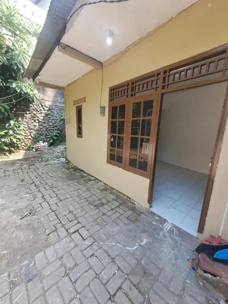 Kontrakan Ibu Fatimah