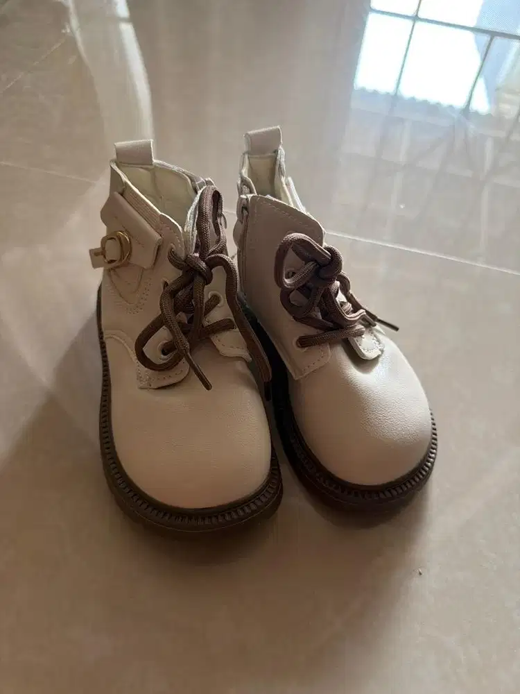 Sepatu Boots Anak (Ukuran 25)