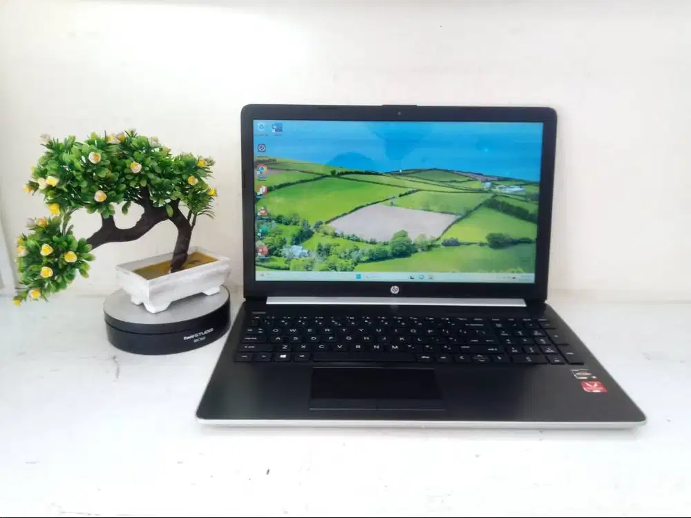 JUAL Laptop HP 15-db0011AU Ryzen 3 2200U/8gb/ssd 256gb/15,6inci