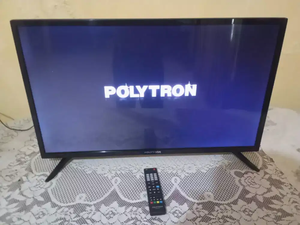 TV DIGITAL POLYTRON 32 INCH SEGEL NORMAL NOMINUS MULUS REMOTE & ANTENA