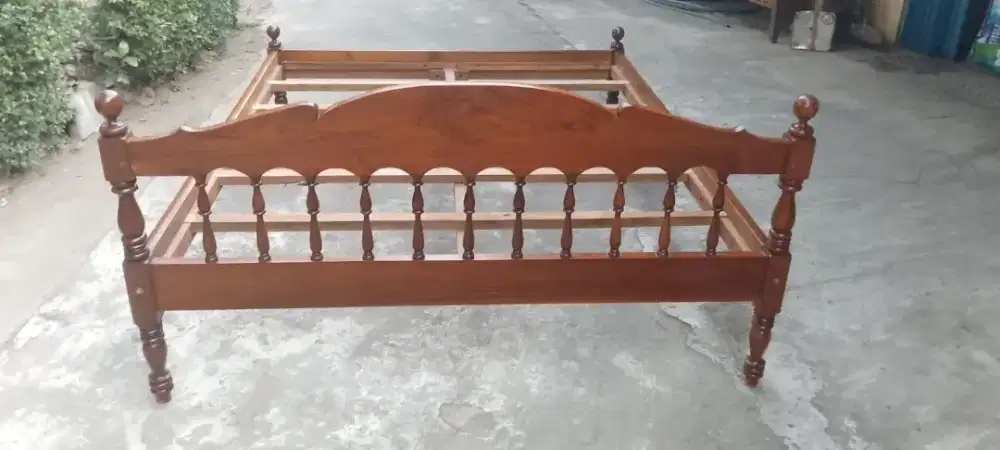 Tempat tidur jati pilihan