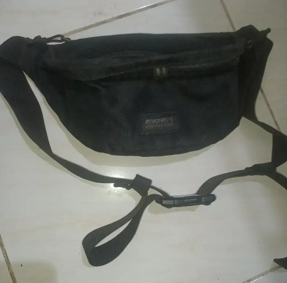 Tas slempang eiger bekas