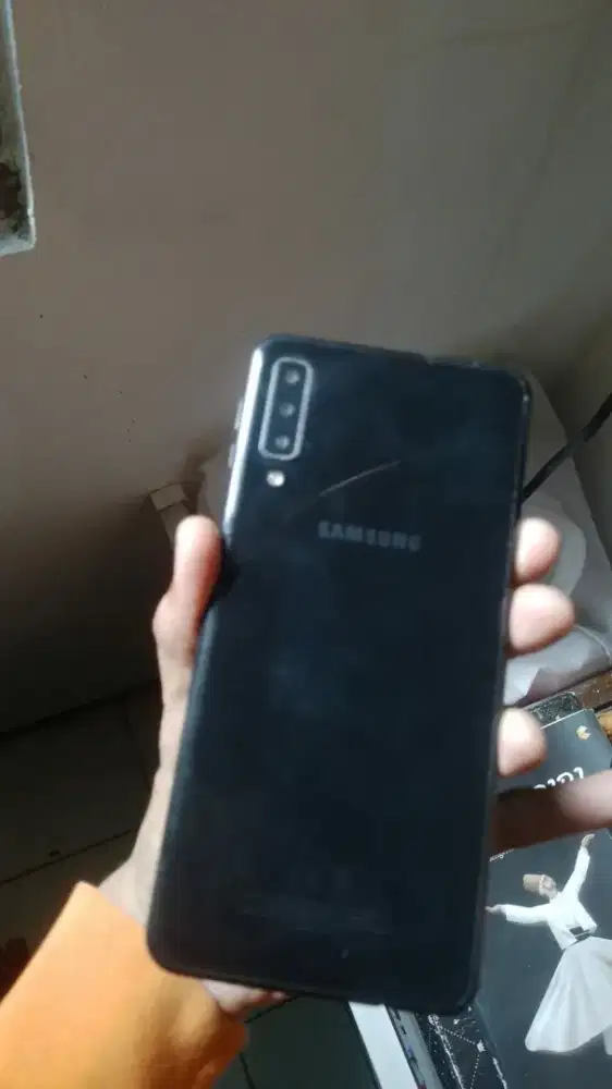 Samsung a7 2018 4/64 no minus
