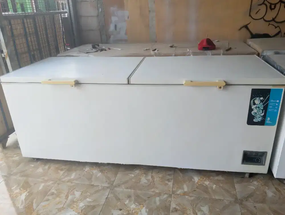 Freezer box 1200L mulus siap pakai