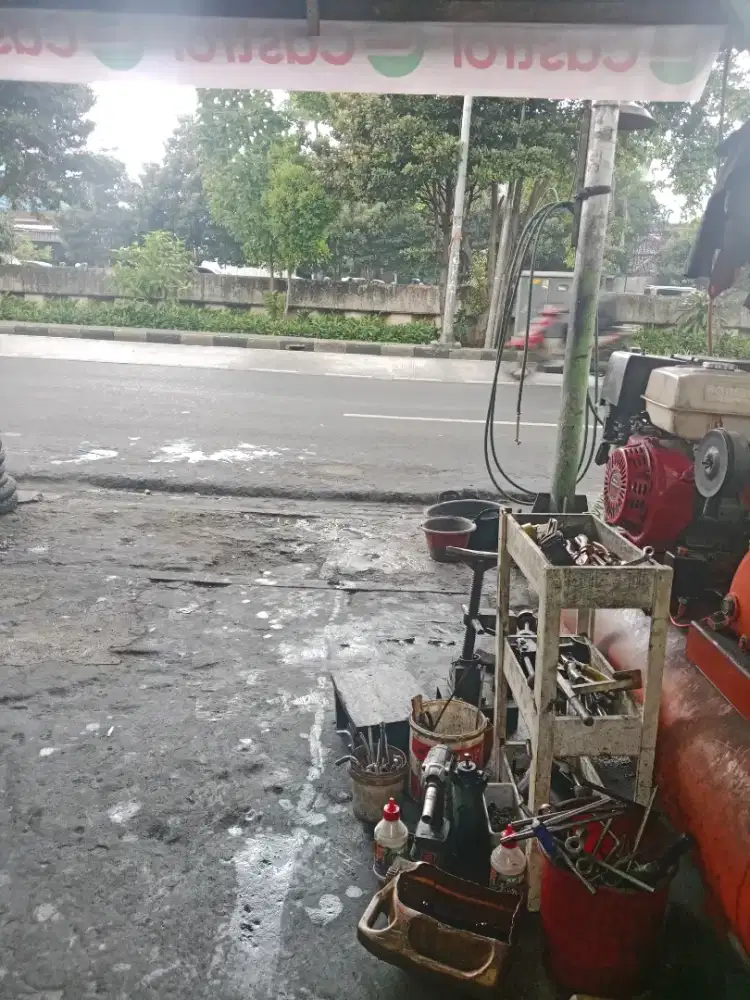 Lagi butuh perkerja buat bantu bantu di bengkel motor