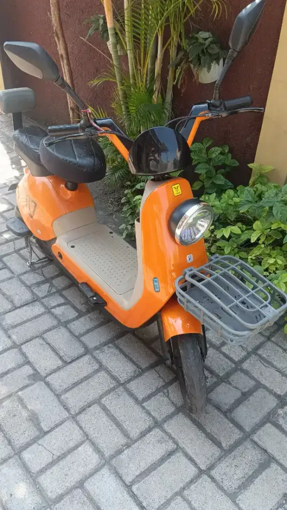 Sepeda listrik uwinfly r7 oren