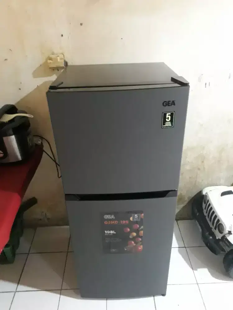 Kulkas gea 2 pintu abu abu