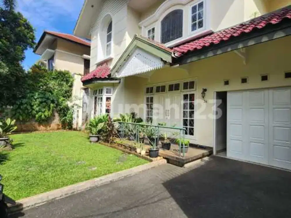 Dijual Rumah Semi Klasik di Kebayoran Baru Terawat Lokasi Tenang