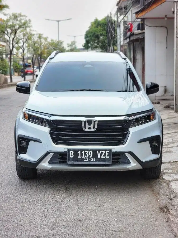 BR-V PRESTIGE SENSING CVT 2023 UNIT ISTIMEWA PAJAK PANJANG LOW KM