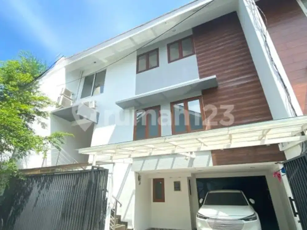 Rumah Modern Semi Furnished Selangkah ke MRT Bangunan 3 Lantai